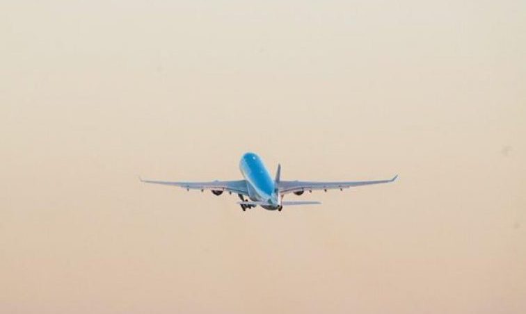 Modifican las condiciones de trabajo de los pilotos y tripulantes de cabina
