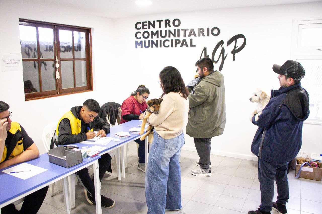 Exitosa Jornada de adopción, vacunación y chipeo en el Barrio AGP