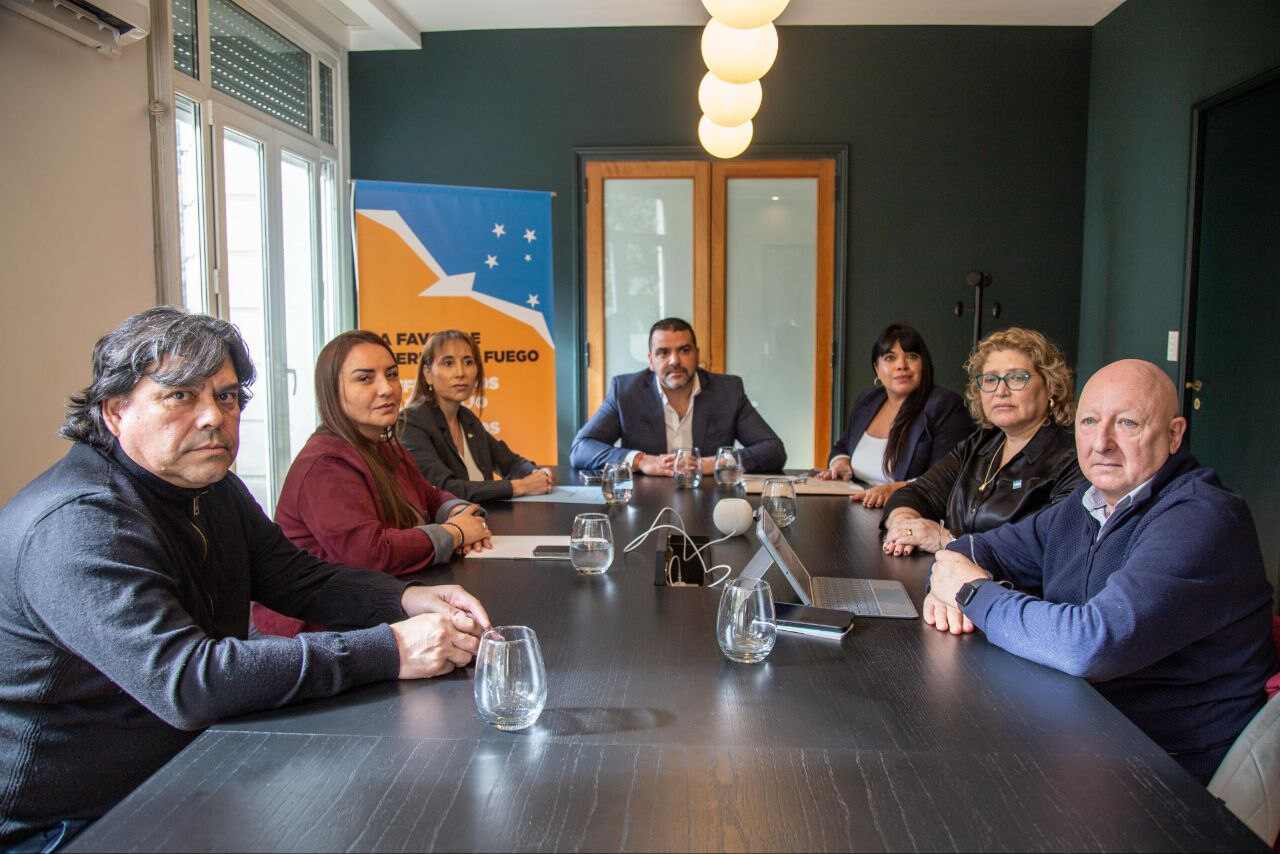 Vuoto se reunió con Diputados y Senadores Fueguinos en defensa de los intereses provinciales