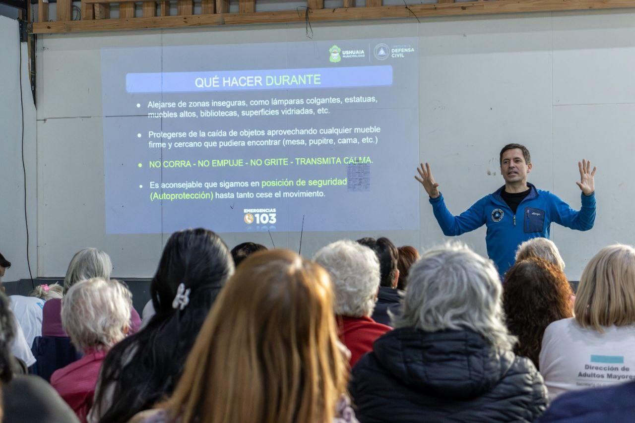 La Municipalidad de Ushuaia brindó una charla de prevención sísmica  a adultos mayores