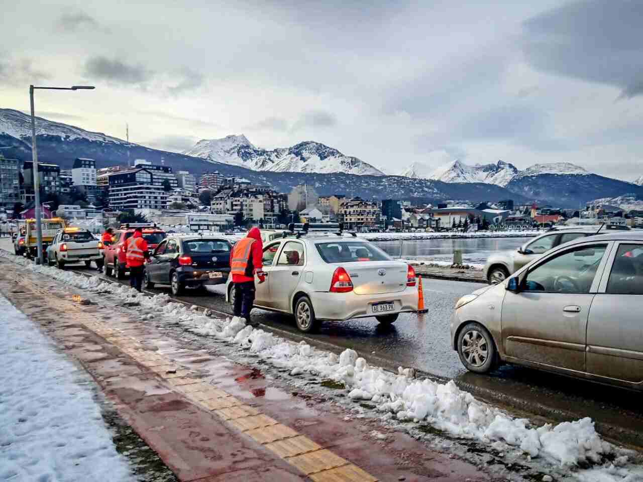 El Municipio de Ushuaia realiza controles de uso de Cubiertas de Invierno