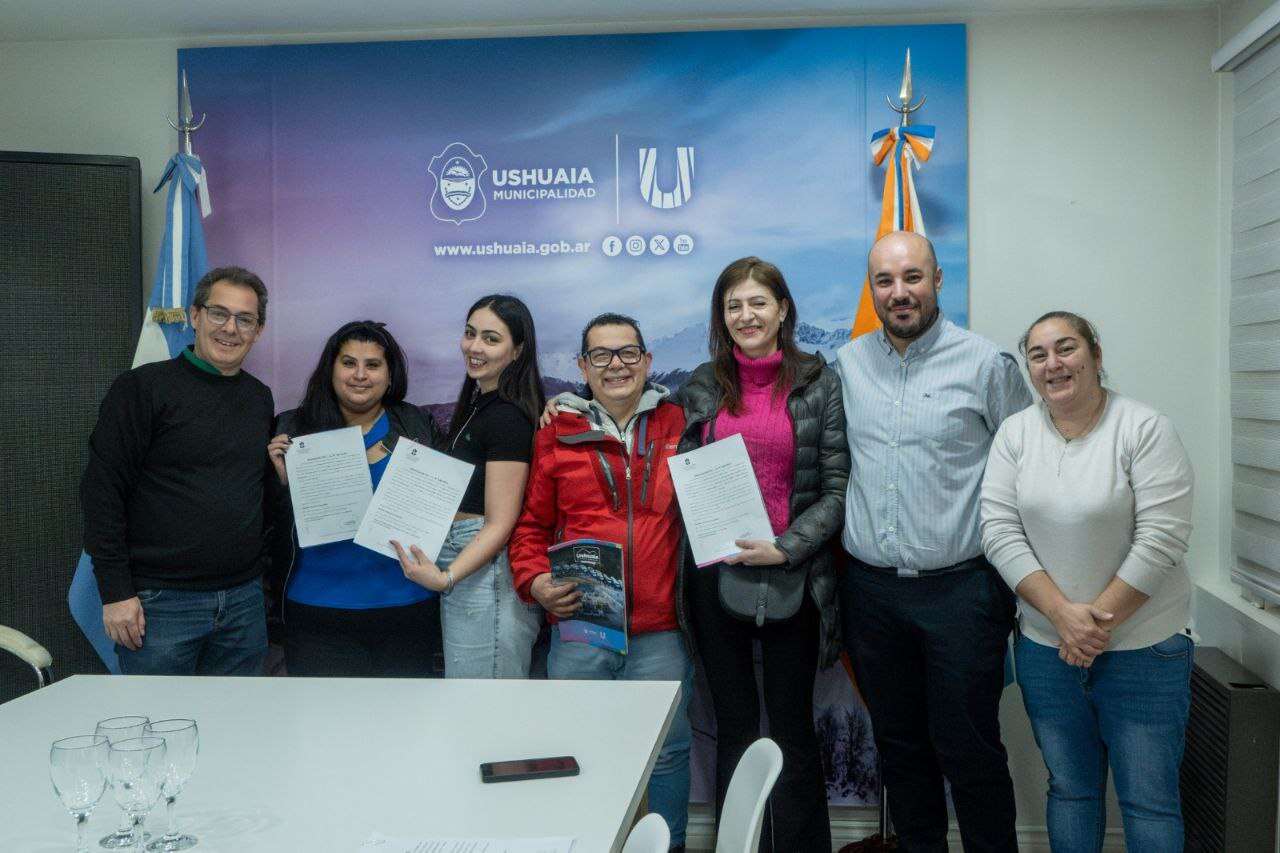 El Municipio de Ushuaia entregó las primeras habilitaciones a propietarios de unidades gastronómicas móviles