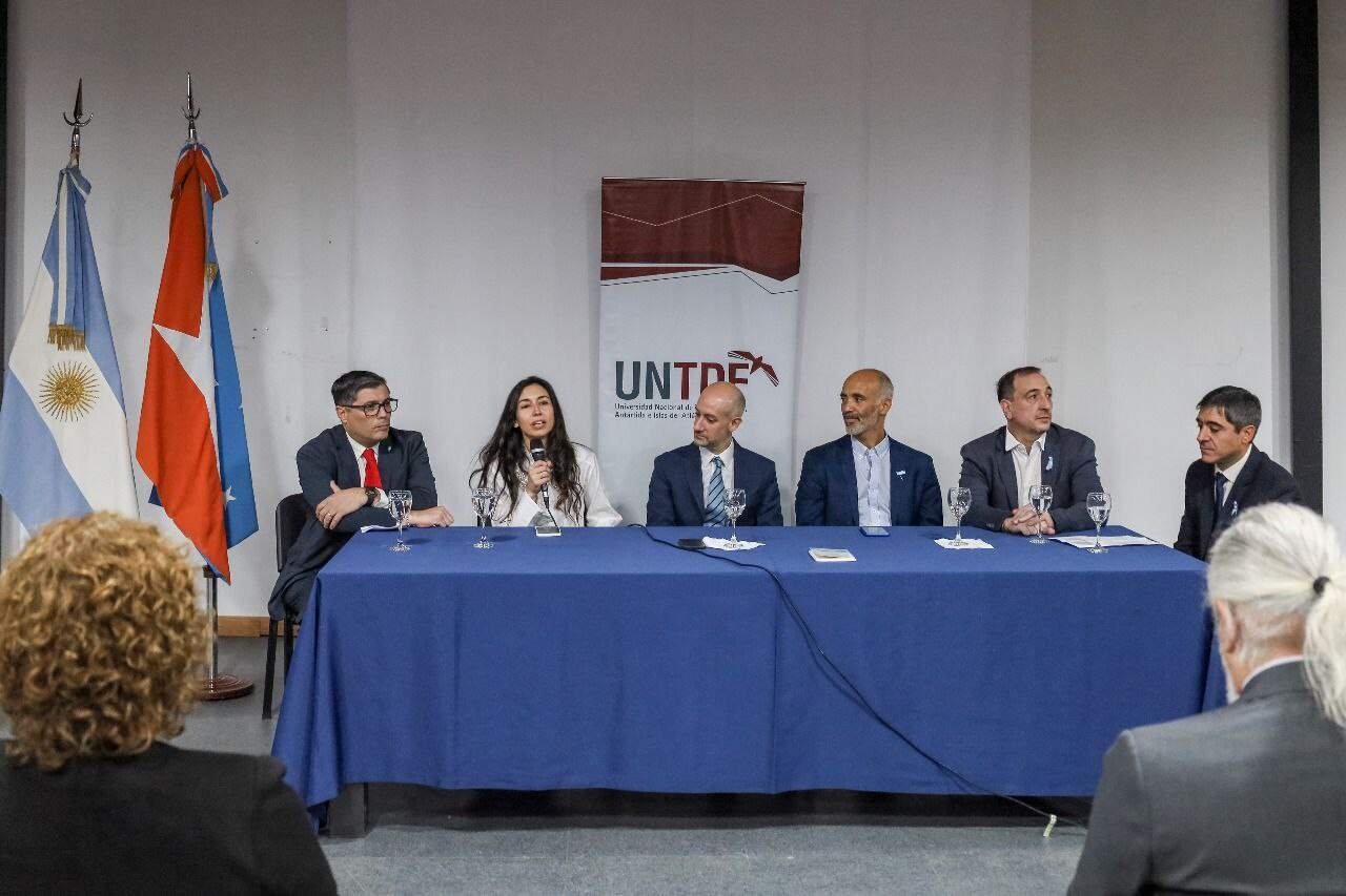 El Municipio de Ushuaia acompañó la asunción de las nuevas autoridades de la Universidad Nacional de Tierra del Fuego AIAS