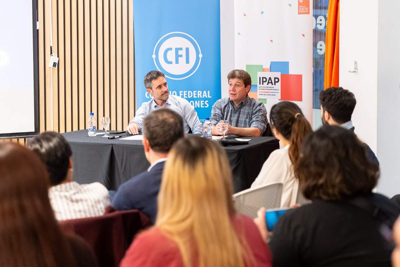 La Provincia y el CFI firmaron un convenio para fortalecer la capacitación estatal y el desarrollo territorial