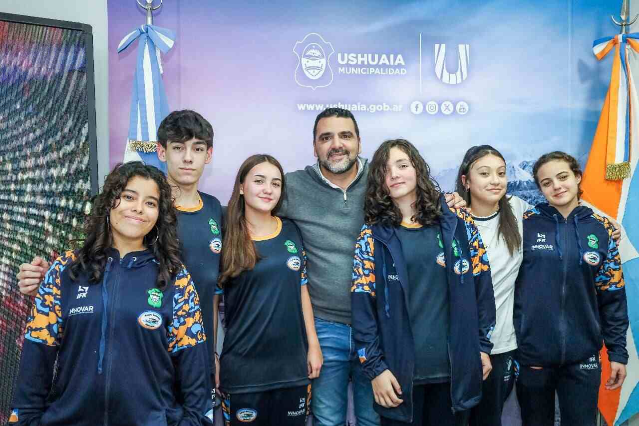 Vuoto recibió a integrantes de la Escuela Municipal de Natación que participarán del Circuito Patagónico Austral
