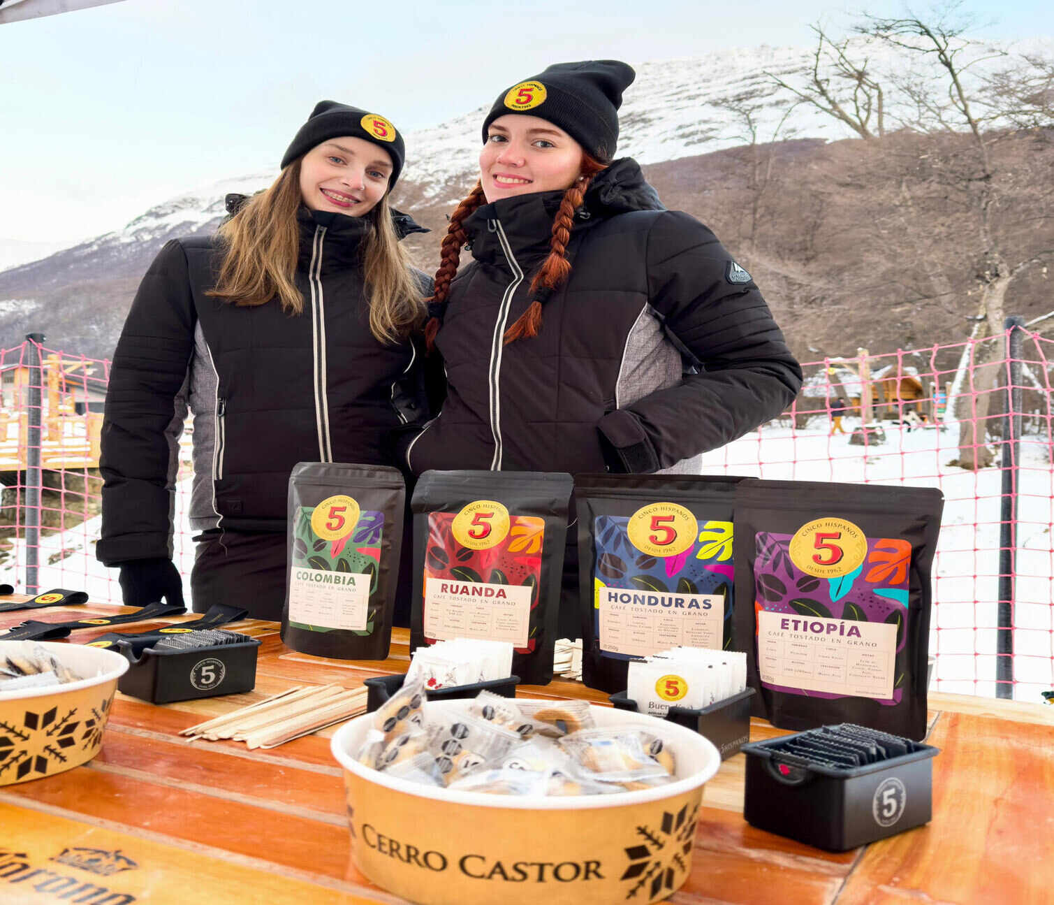 Café 5 Hispanos llevó su sabor al Cerro Castor para impulsar el café como tendencia invernal