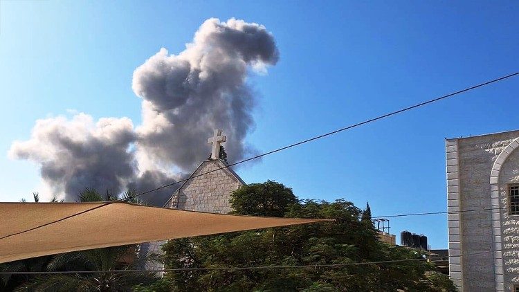 Israel bombardea la única iglesia católica de Gaza