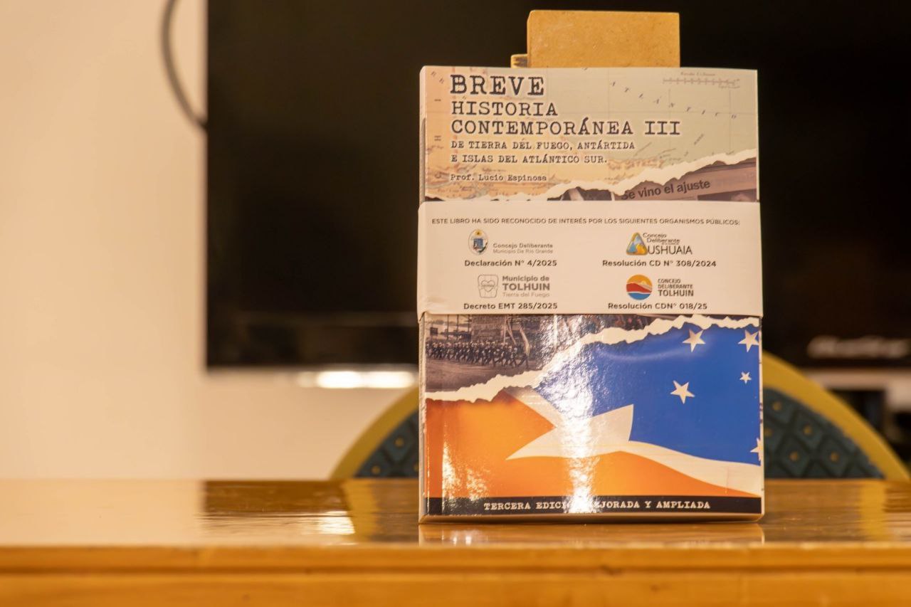 La Municipalidad de Ushuaia acompañó la presentación de “Breve Historia Contemporánea, III Edición”