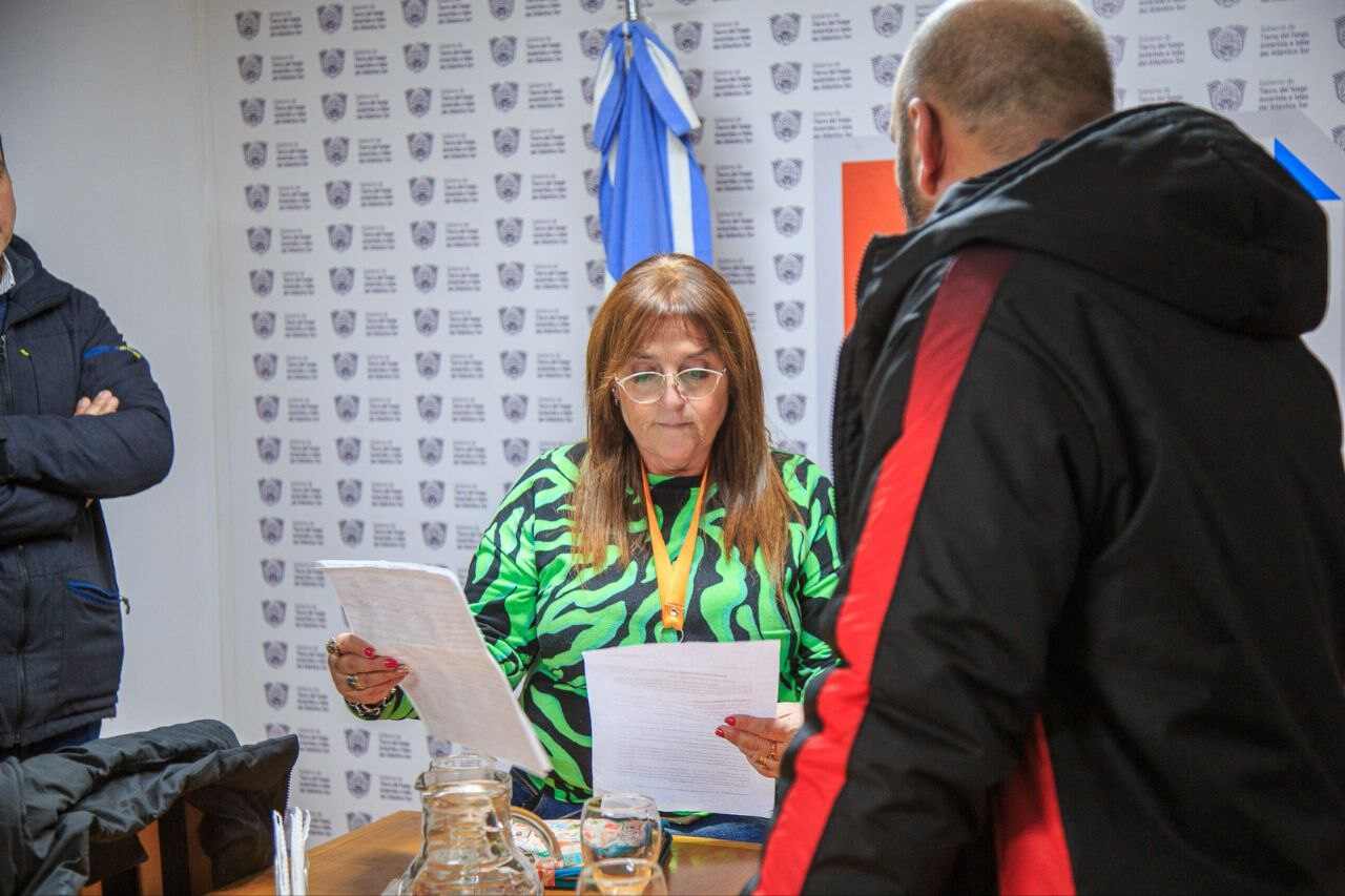 La Ministra Gabriela Castillo se reunió con vecinos de Tolhuin por la crisis energética