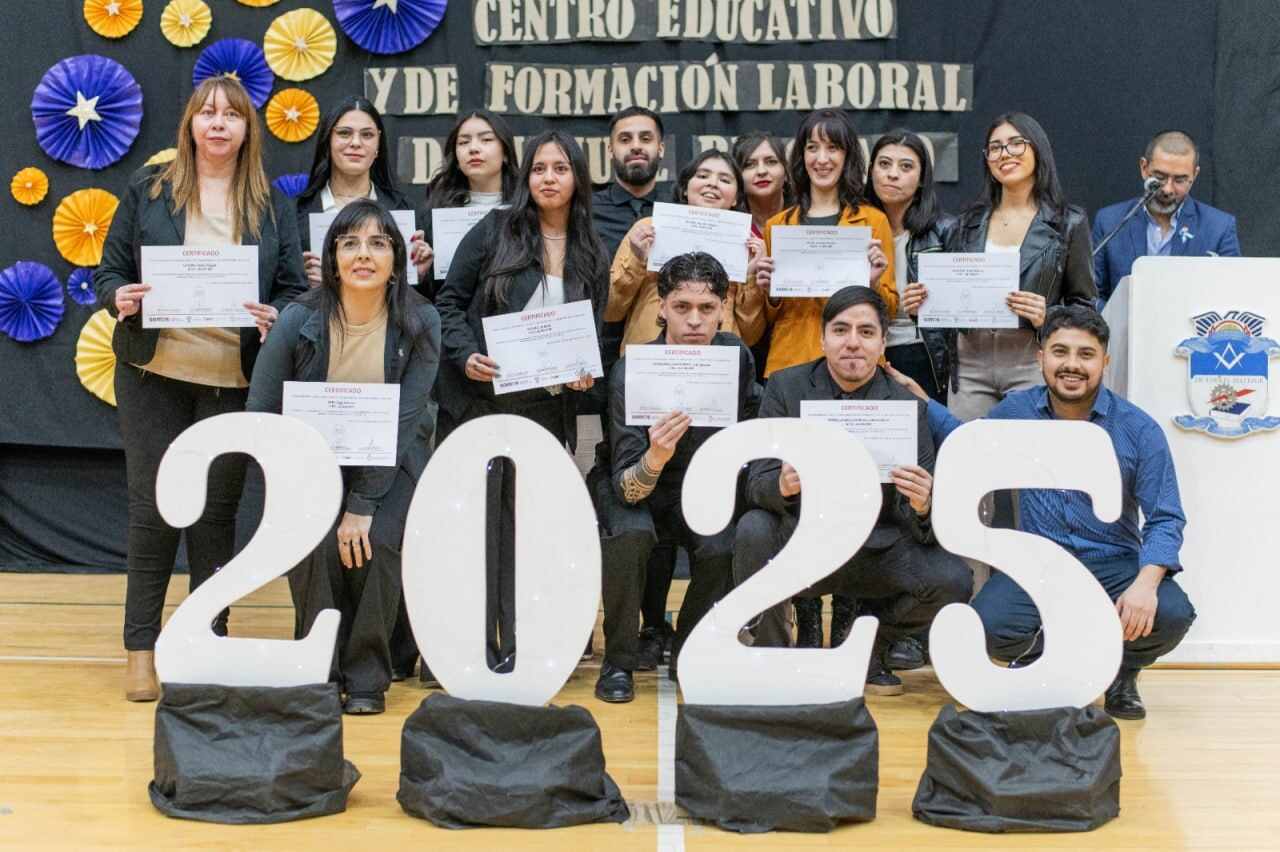 Se realizó la entrega de más de 300 certificados a egresados del centro de formación laboral de Río Grande