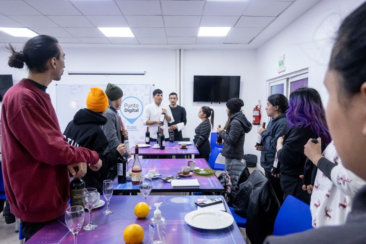Más de 100 personas participaron del Curso Gratuito de Mozo/a  de Salón dictado por el Municipio de Ushuaia