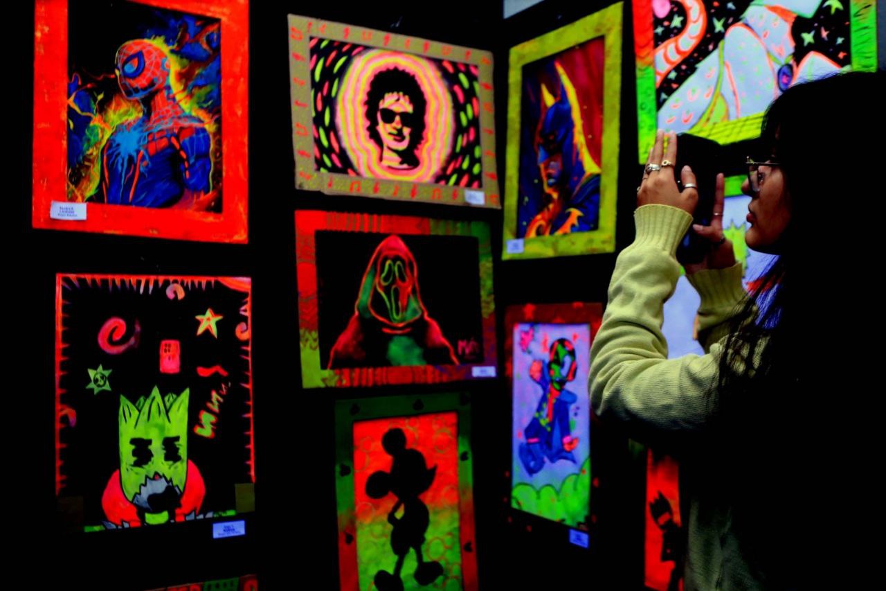 La Municipalidad de Ushuaia acompañó la inauguración de la muestra “FLUO” en la Antigua Casa Beban
