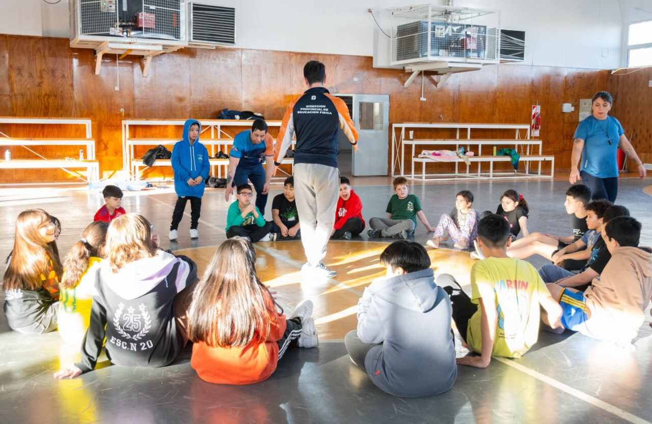 Niños, niñas y adolescentes disfrutan de las actividades educativas de Invierno TDF