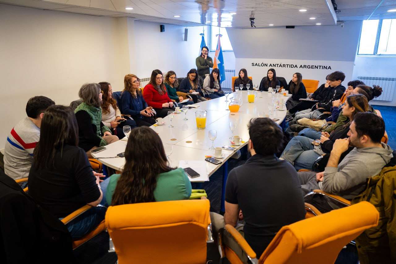 Gobierno sostiene espacios de diálogo con jóvenes estudiantes de la provincia