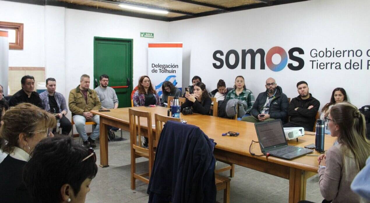 Conversatorio sobre “abordaje responsable de la problemática del suicidio en los medios”