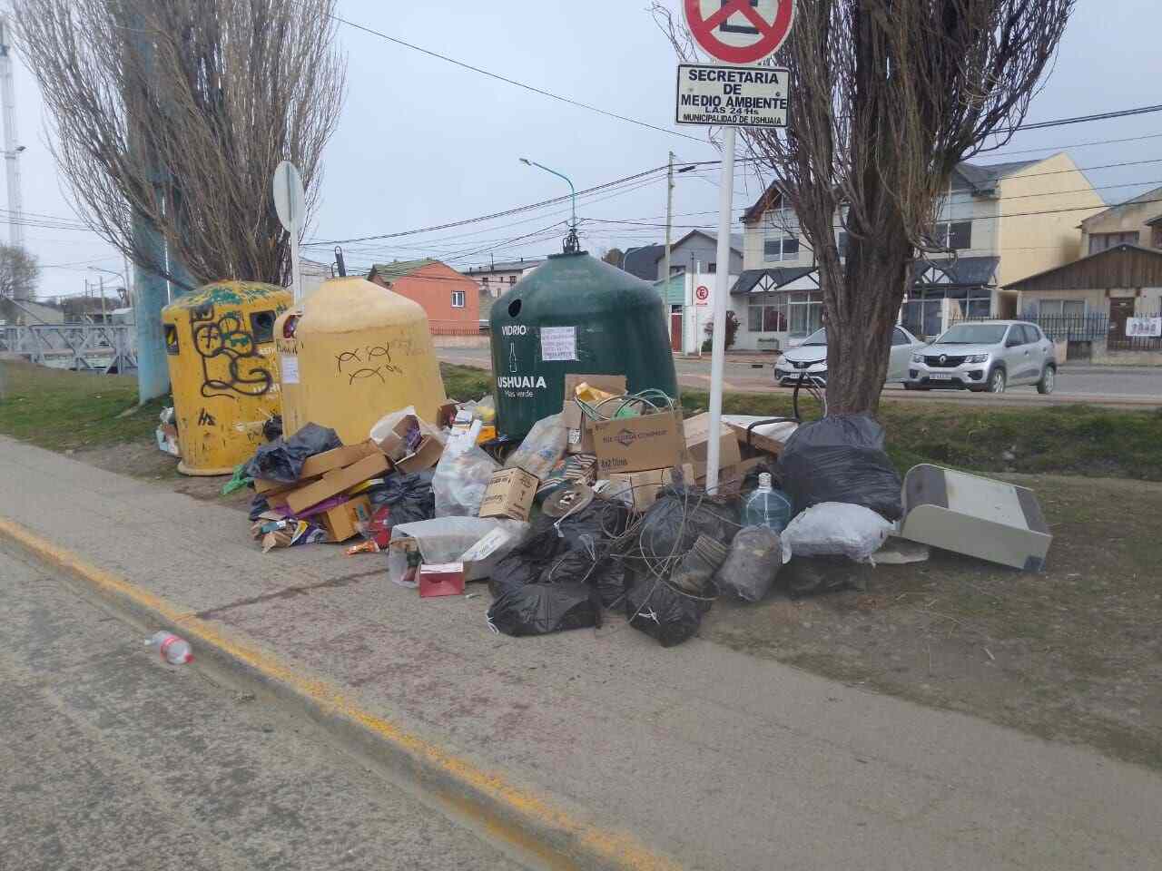 La Municipalidad de Ushuaia solicita no arrojar residuos en la vía pública