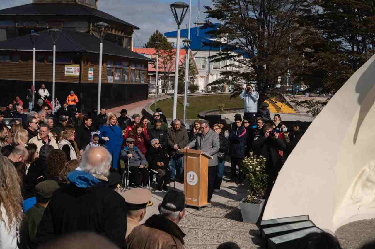 Ushuaia celebró su 141° Aniversario con un emotivo acto en honor a sus raíces y su historia