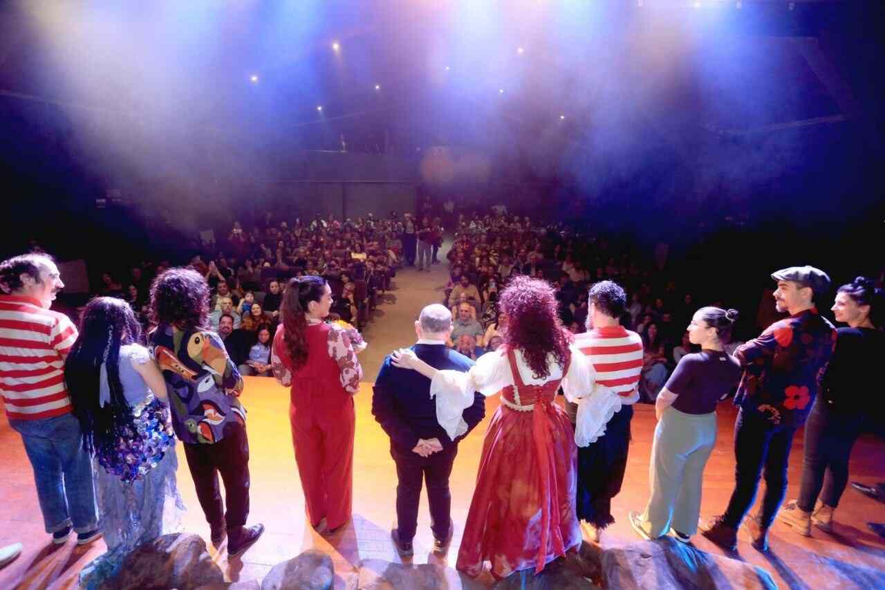 La Municipalidad de Ushuaia acompañó el estreno de la obra teatral “La Espuma del Mar en la Isla del Silencio”