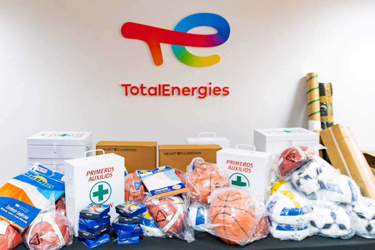 Gobierno recibió donación en colaboración de Total Energies para el desarrollo del deporte fueguino