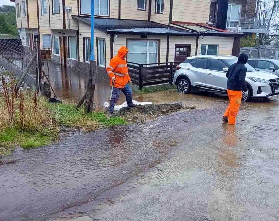 La Municipalidad de Ushuaia interviene en zonas anegadas tras las intensas precipitaciones