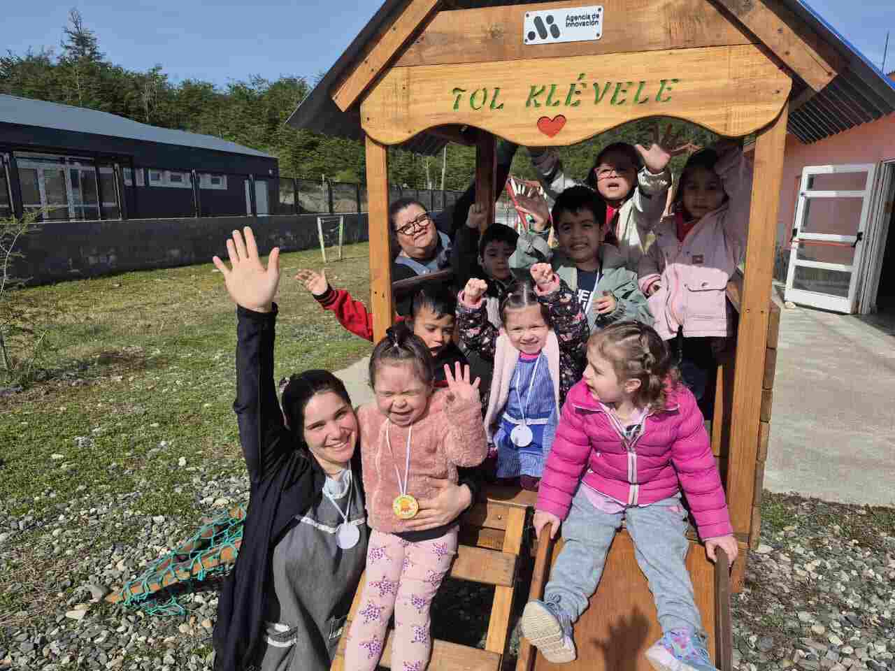 El Polo Creativo Centro entregó una nueva casa de juegos al Jardín N° 23 “Tol Klévere” de Tolhuin
