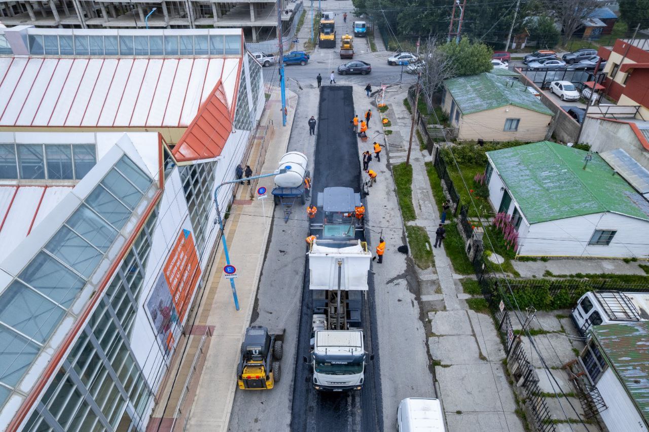 Avanza el Programa de Recuperación Vial con repavimentación en las calles 12 de Octubre y Fitz Roy