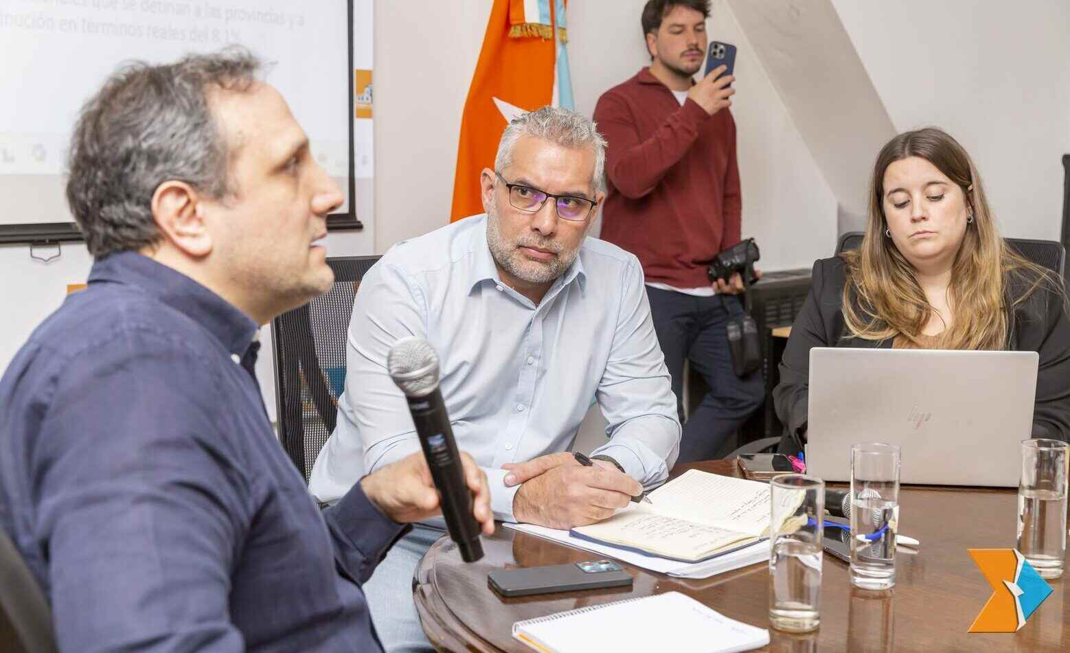 Economía expuso ante Legisladores la situación financiera del Provincia