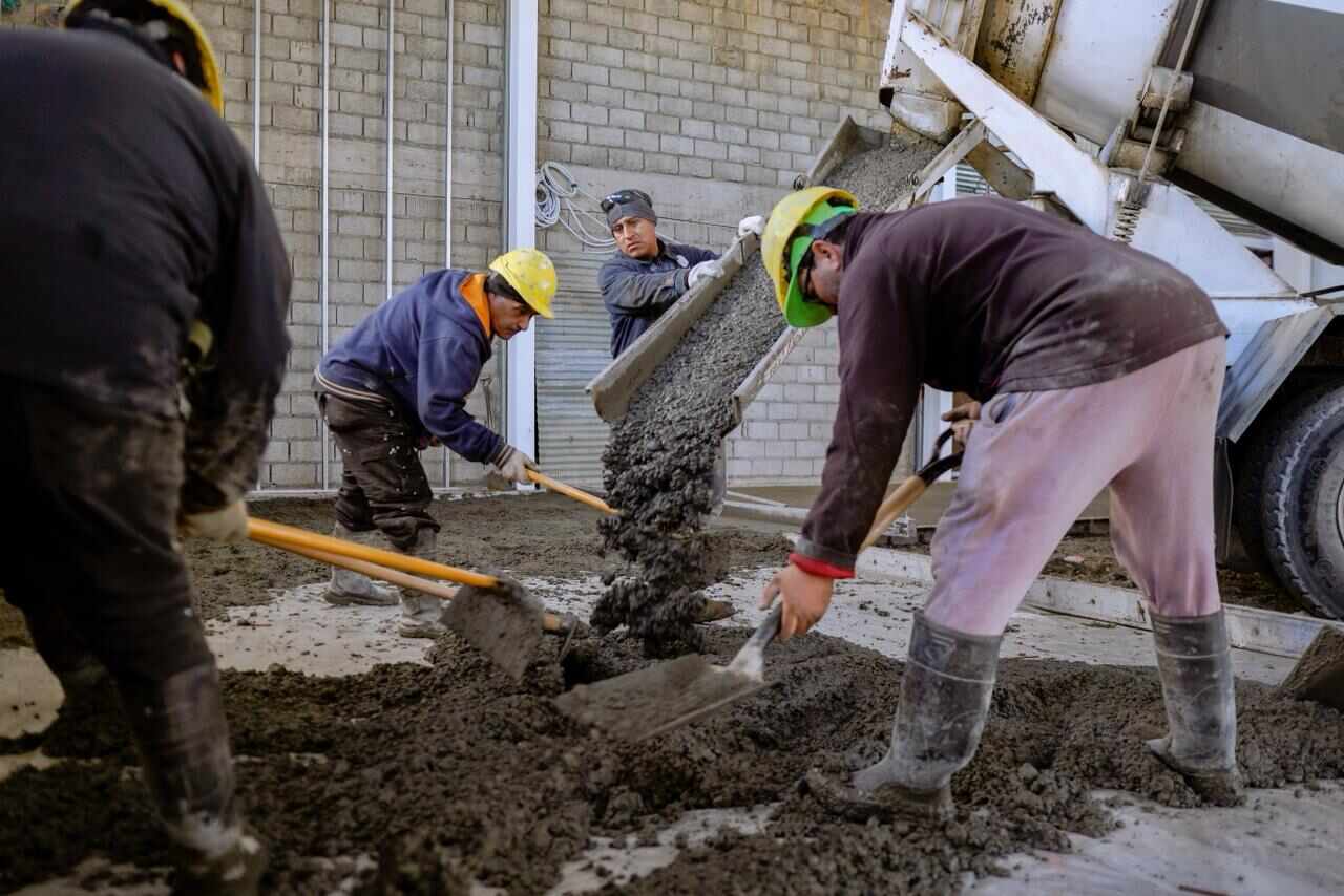 Inicio del hormigonado en el nuevo gimnasio del Colegio Soberanía Nacional