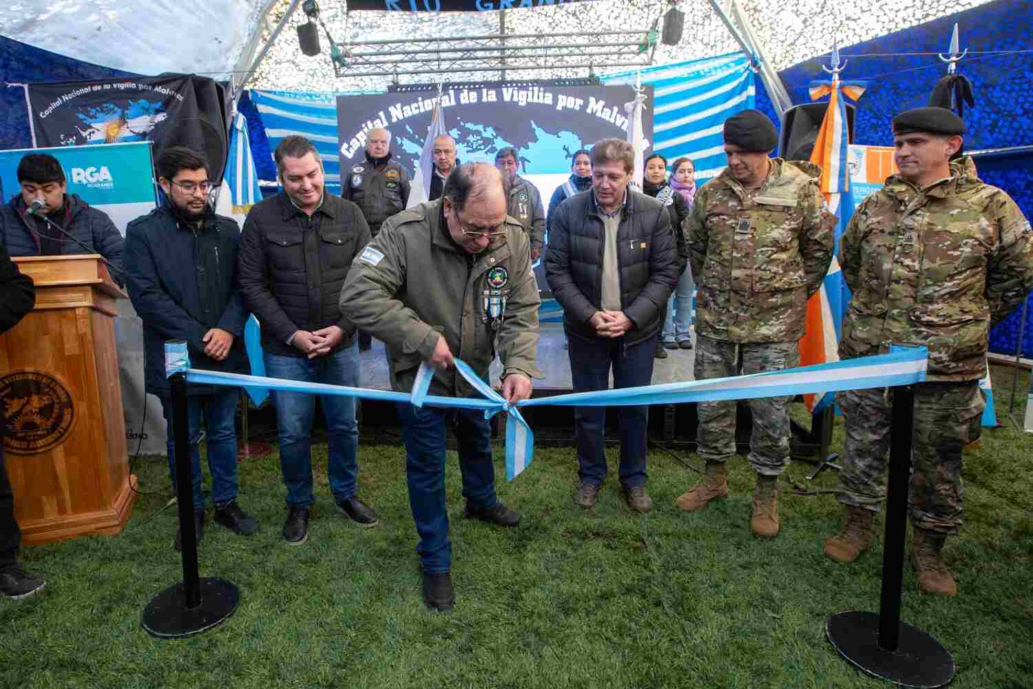 “Esta carpa es un Faro Malvinizador desde hace más de 30 años y lo va a seguir siendo”