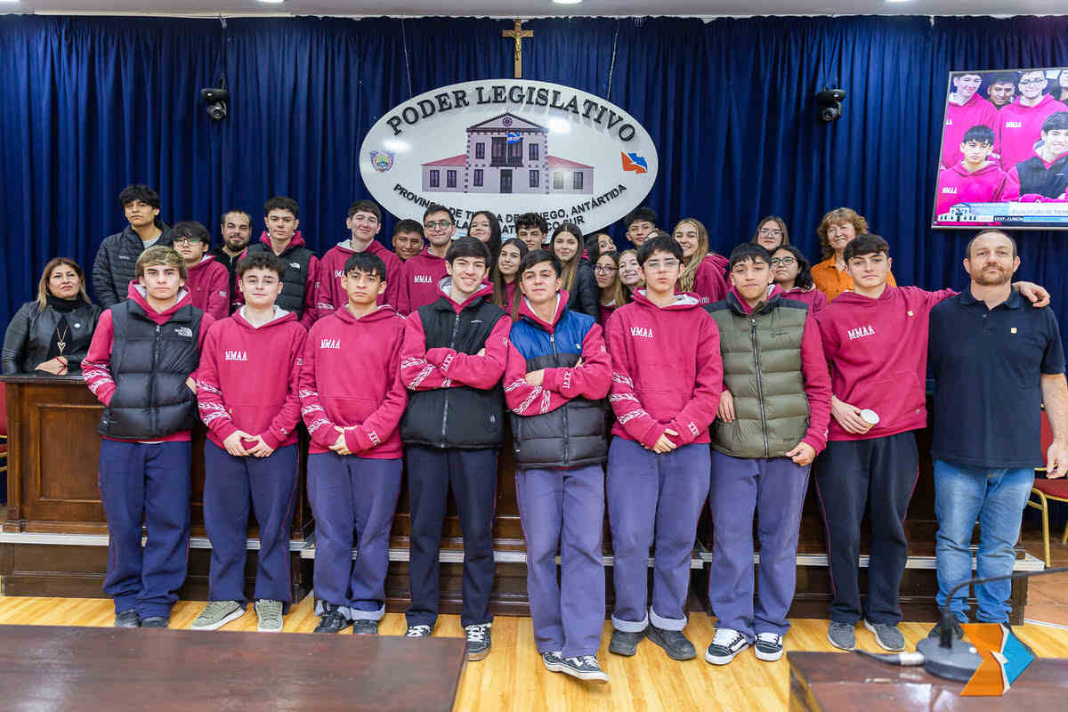 Alumnos de 6º año del Monseñor Alemán visitaron la Legislatura