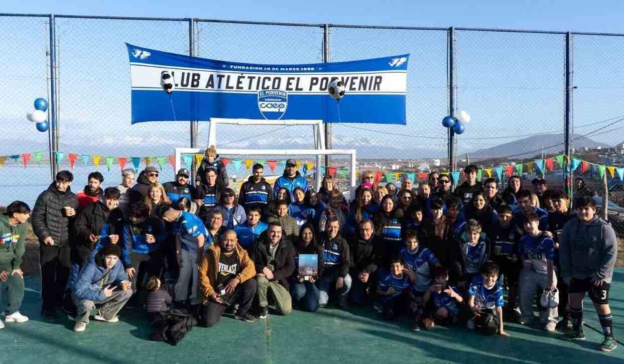 La Municipalidad entregó el decreto para la administración de un playón deportivo al Club El Porvenir