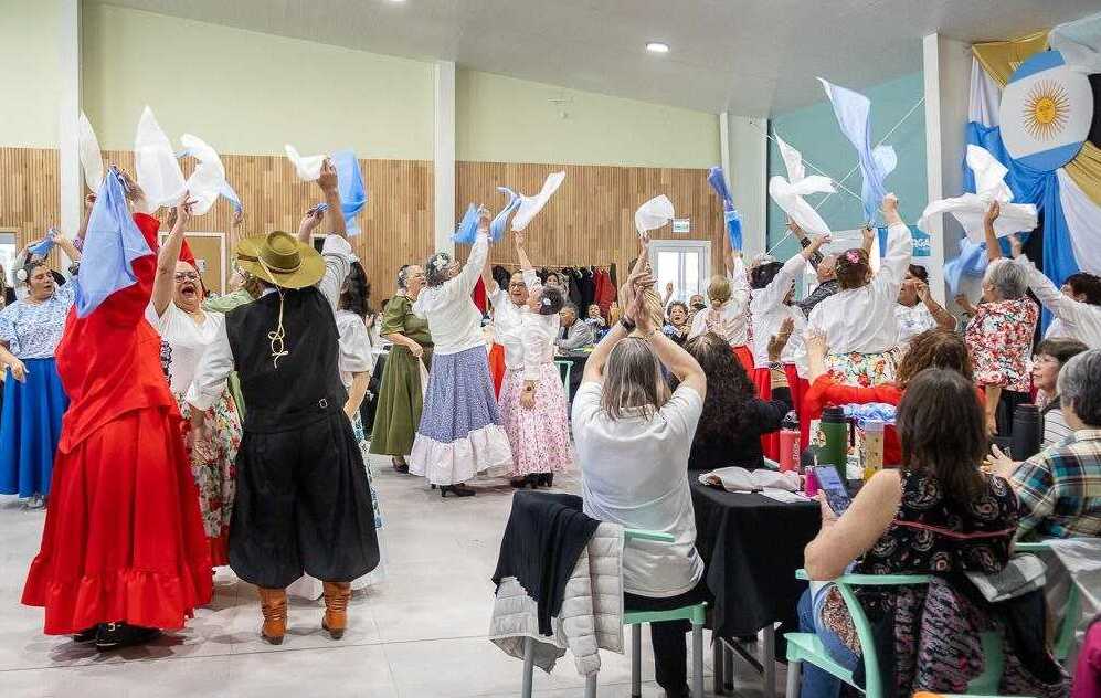 Juventudes y personas mayores disfrutaron de una Peña Folklórica
