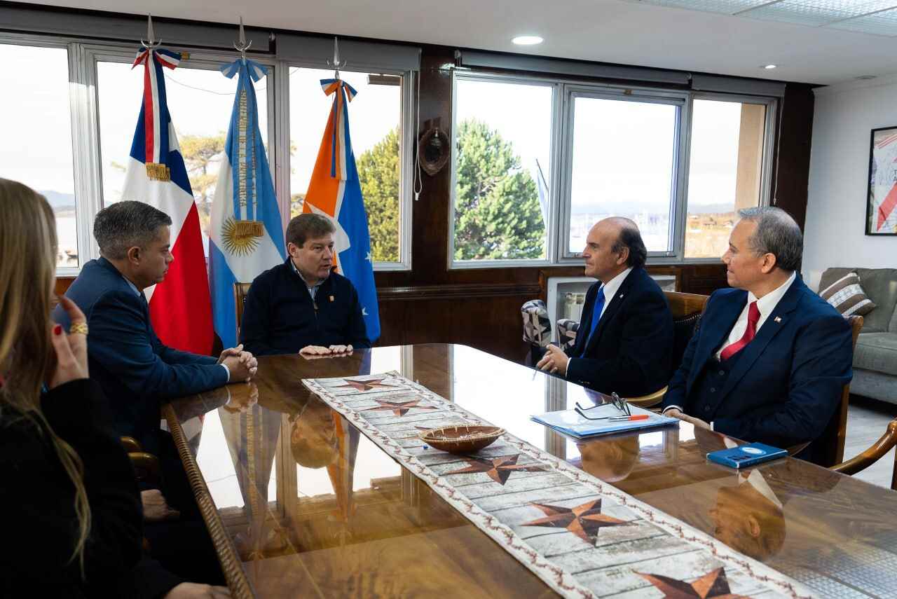 Tierra del Fuego fortalece su agenda internacional con Embajadores de Chile, República Dominicana y Costa Rica