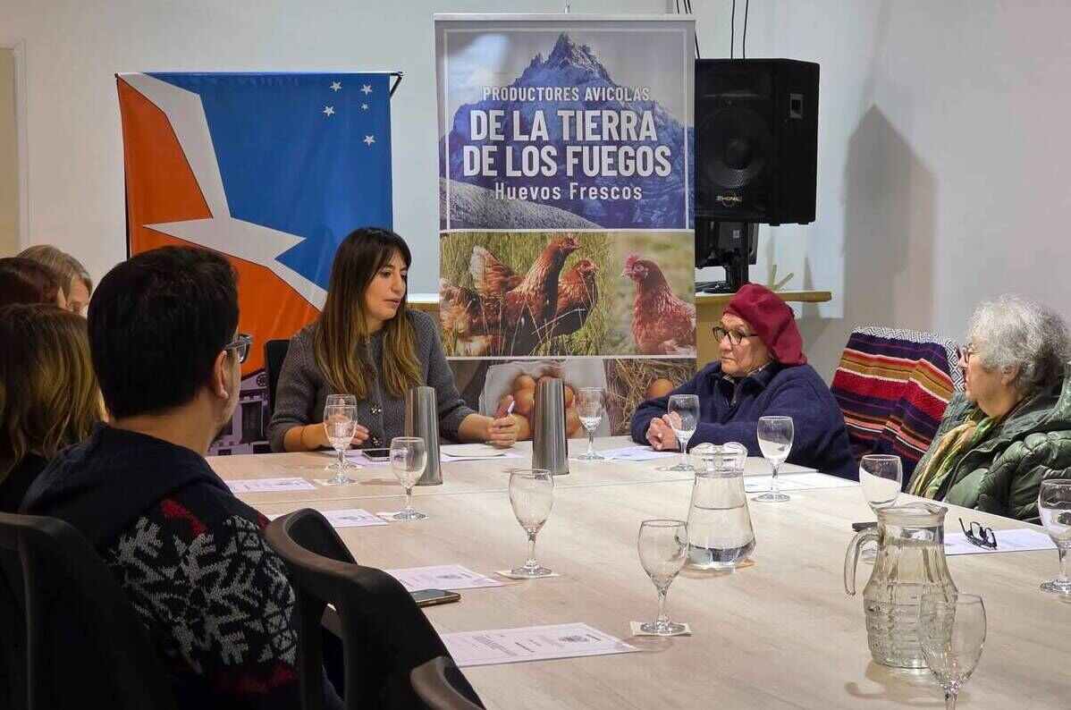 Reunión con productores avícolas: Colazo destacó el potencial de la actividad para generar puestos de trabajo