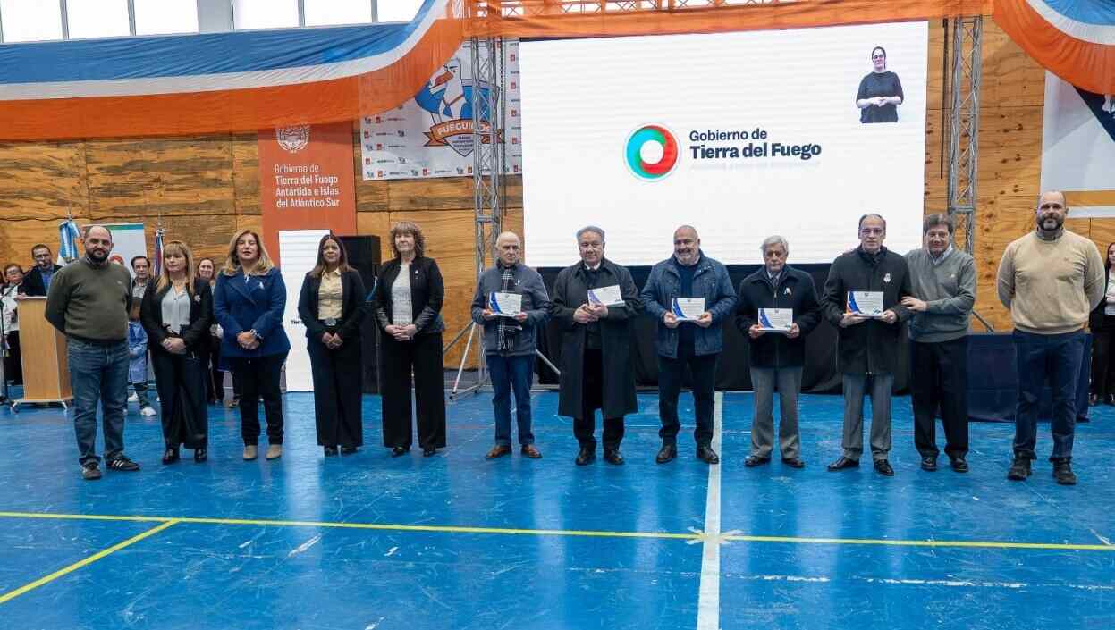 “El futuro de Tierra del Fuego es grande, porque en momentos difíciles como éste sale la fuerza de los fueguinos y fueguinas”
