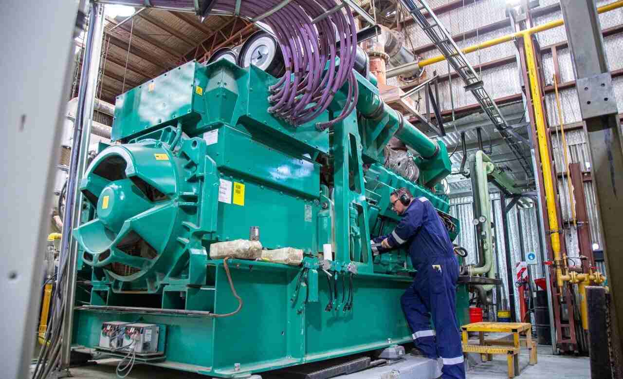 La DPE informa sobre tareas de reparación en el equipo de generación Cummins N°1 de Tolhuin
