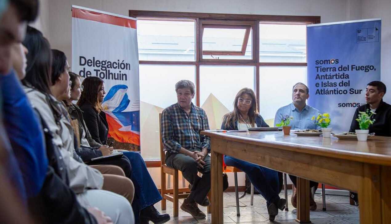 El Gobernador Melella encabezó en Tolhuin una mesa de trabajo con vecinos por el Subsidio al GLP