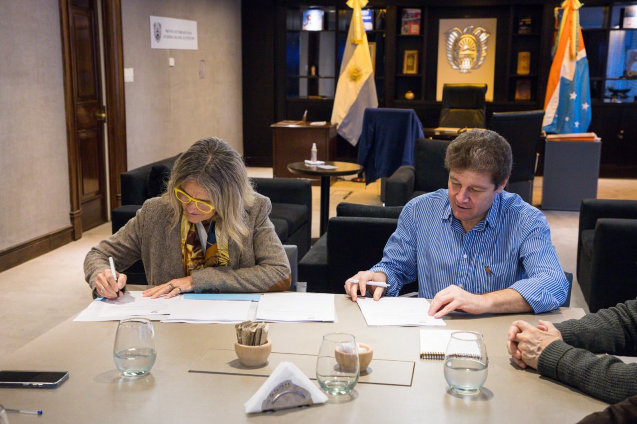 Tierra del Fuego y SENASA firman un convenio estratégico para transformar la Provincia en el Polo Acuícola Austral