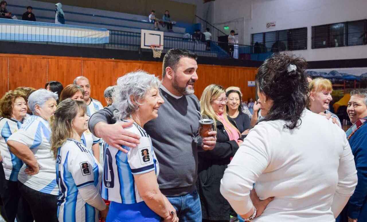 Vuoto compartió una jornada de encuentro, recreación y actividad física con adultos mayores