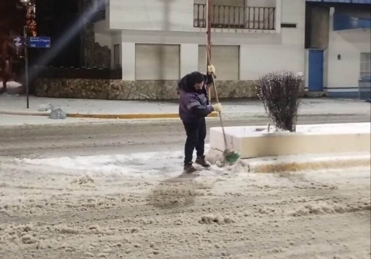Operativo Invernal: El Municipio intensifica los trabajos en las calles de Río Grande