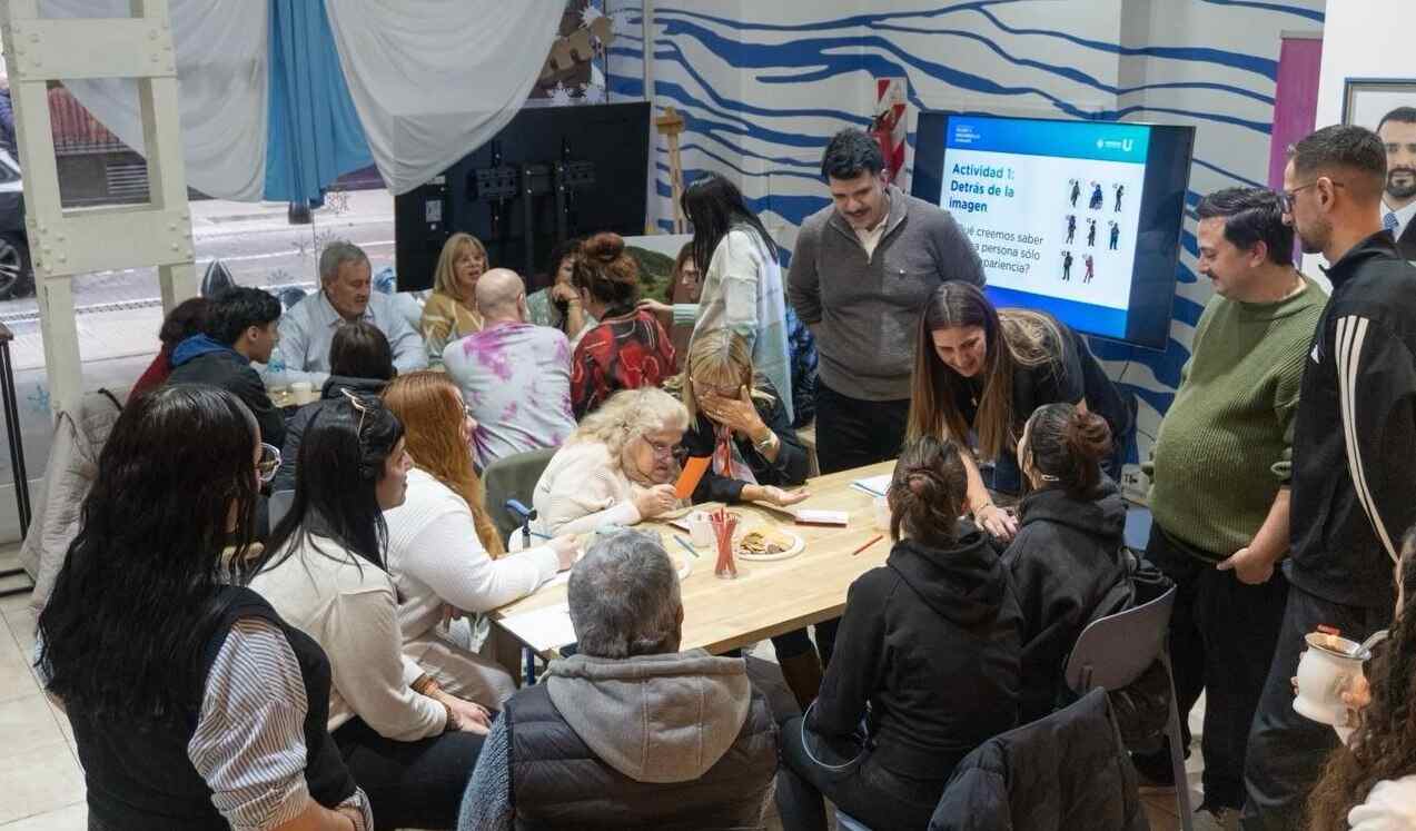 Casa Ushuaia brindó el taller intergeneracional de salud mental “Del algoritmo al encuentro”