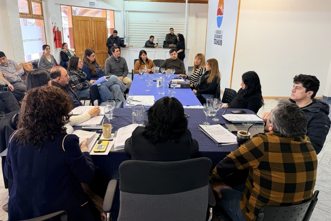El Concejo reunió a la comunidad educativa y al Municipio para continuar el análisis del proyecto de la nueva escuela