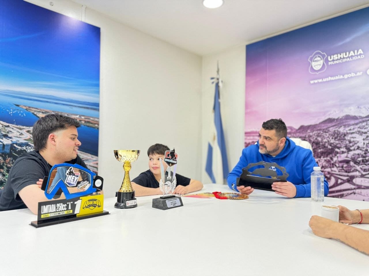 El Intendente Vuoto recibió al joven piloto Bautista Carvallo y destacó su compromiso con el deporte