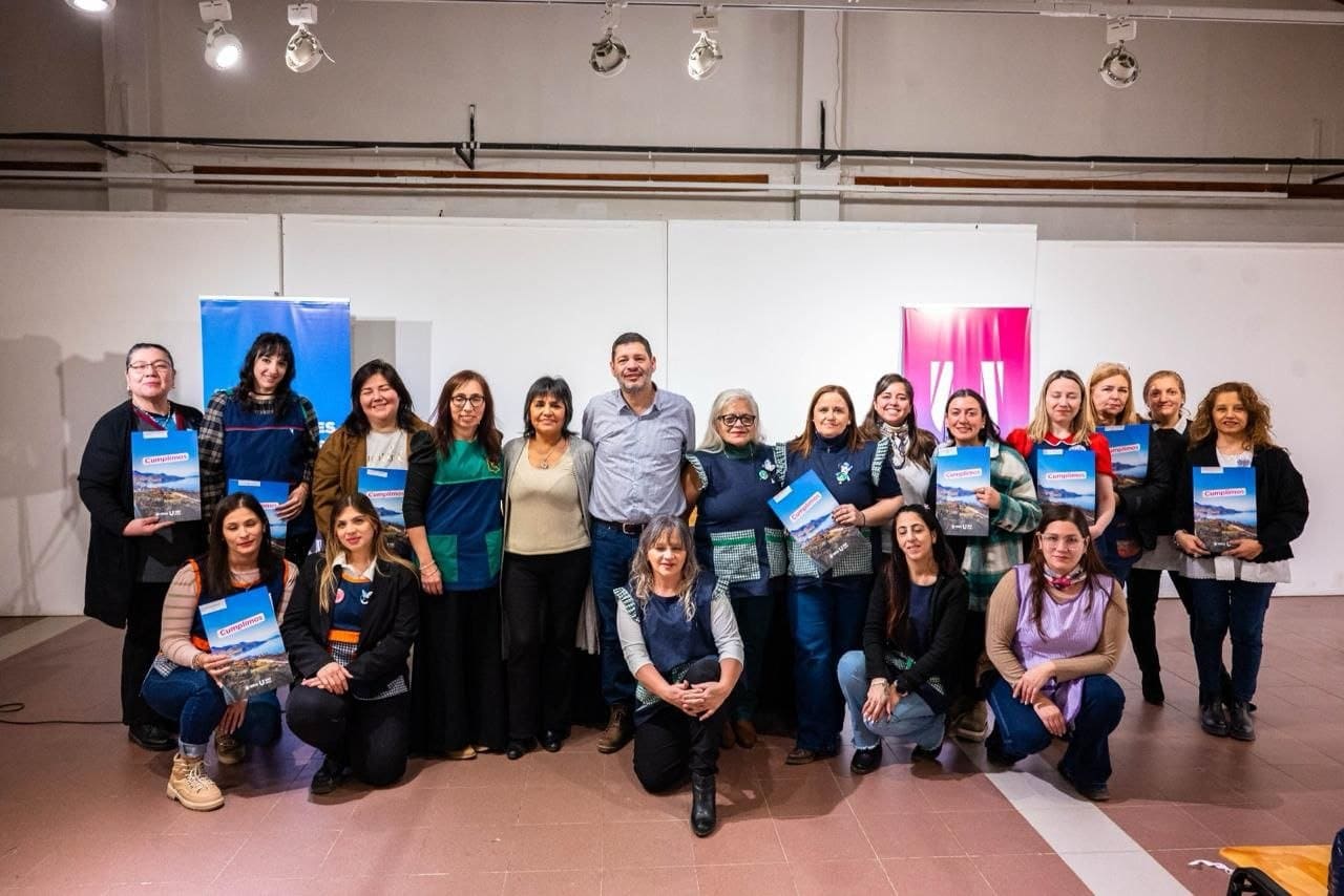 La Municipalidad de Ushuaia llevó adelante la firma de convenios parte del programa “Construyendo Caminos”