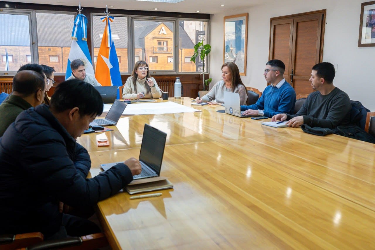 El Gobierno Provincial coordina un despliegue logístico histórico para la llegada del equipamiento de la Nueva Usina de Ushuaia