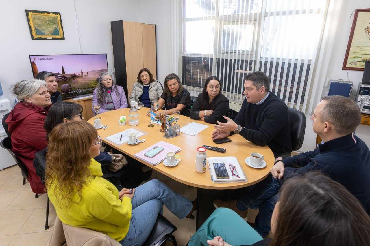 Martín Pérez mantuvo una reunión de trabajo con la Asociación Civil de Jubilados Municipales