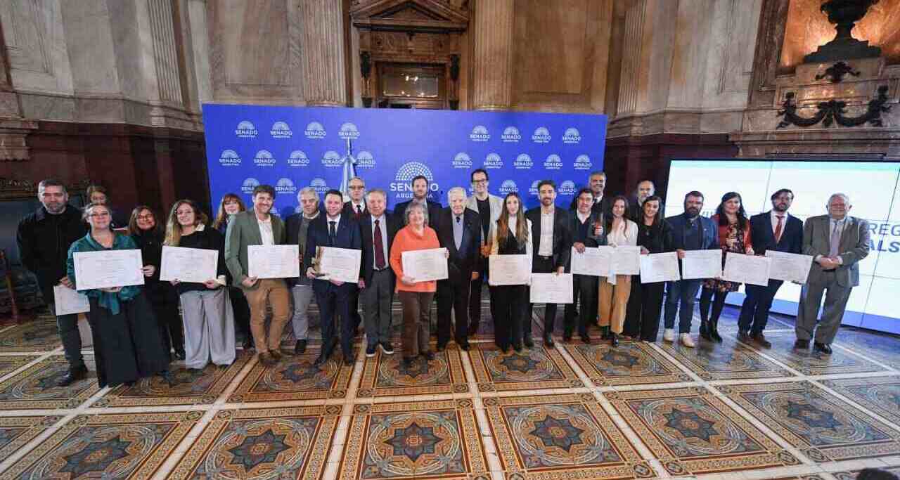 Por iniciativa de la senadora López, se entregaron los Premios Balseiro a la ciencia y tecnología