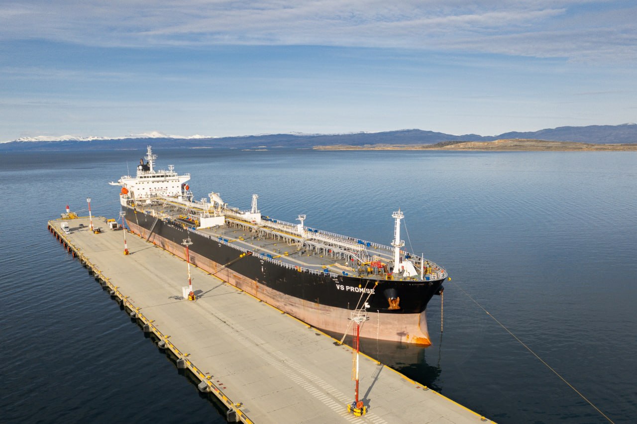 El Gobierno Provincial repudia la operación de un Buque Petrolero de bandera Británica en el Puerto Intervenido de Ushuaia