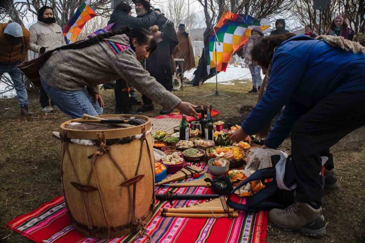 La Municipalidad de Ushuaia acompañó la ceremonia a la Pachamama en el Paseo de las Rosas