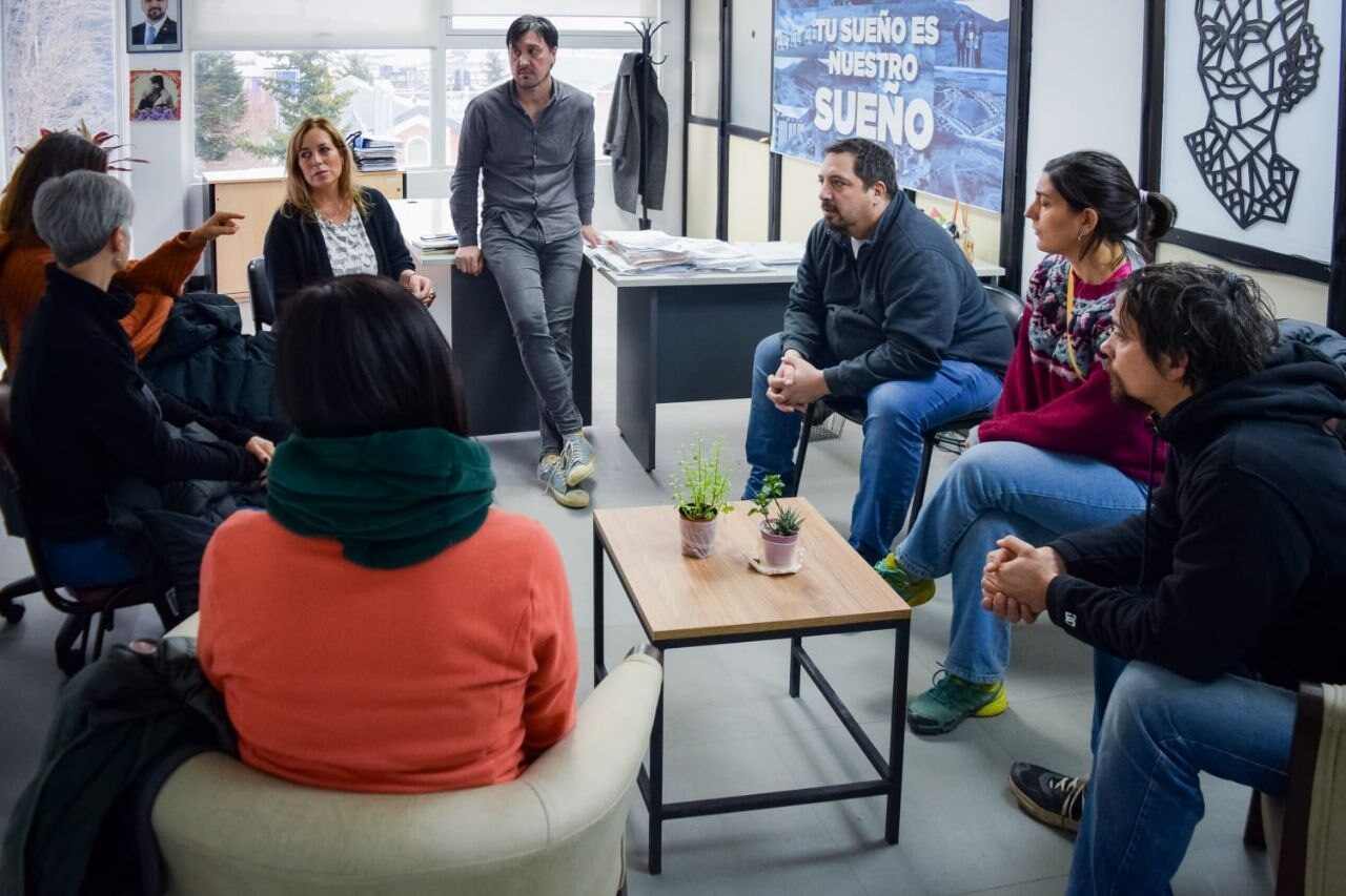 La Municipalidad continúa el diálogo con la Escuela Las Bandurrias para avanzar en su futura sede